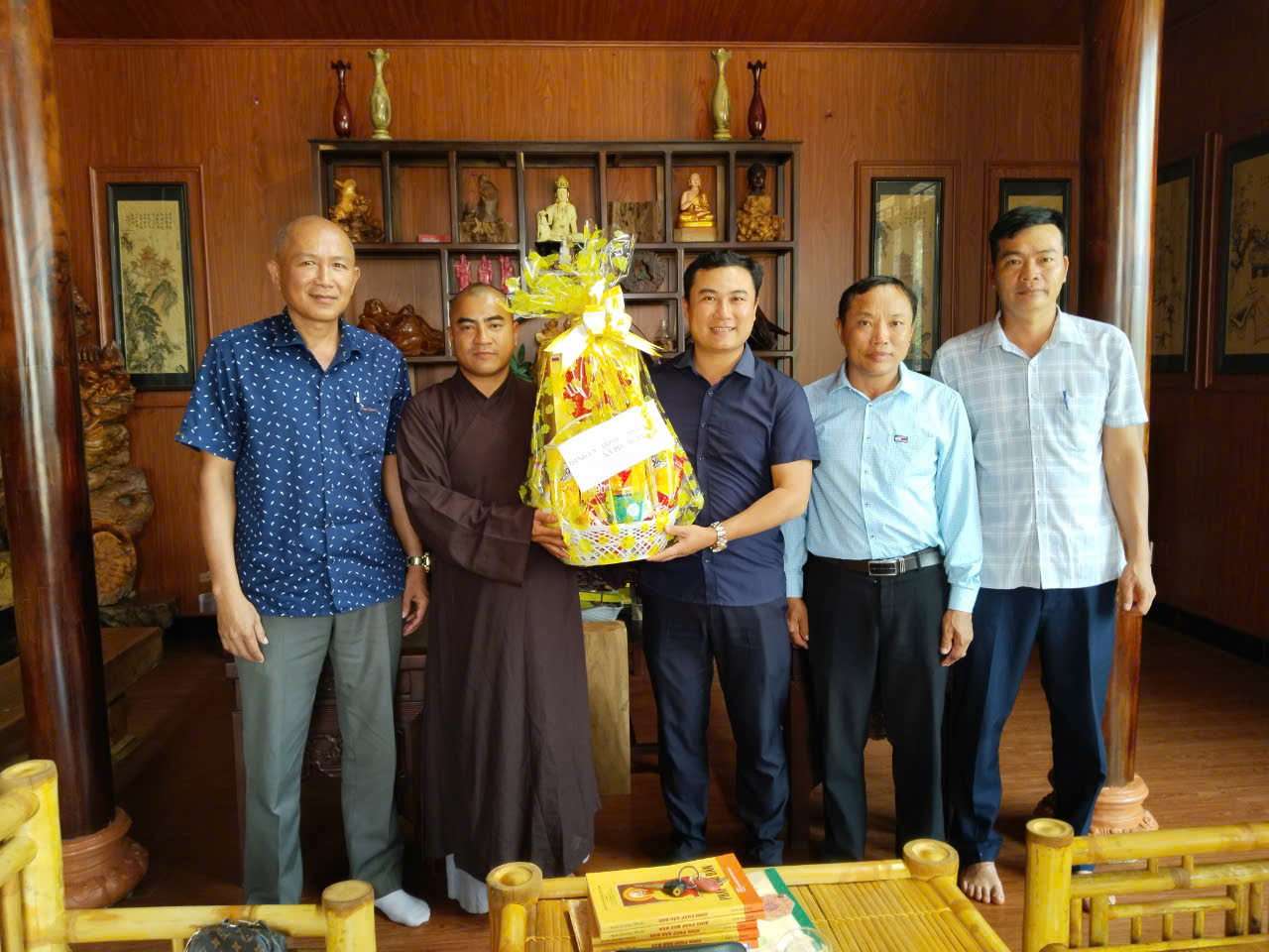 THĂM CHÚC MỪNG ĐẠI ĐỨC THÍCH QUẢNG NHẪN ĐƯỢC BỔ NHIỆM CHỨC VỤ TRỤ TRÌ CHÙA KIM QUANG, XÃ PHÚ XUÂN